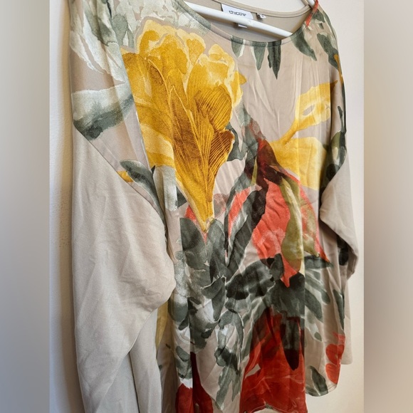 Chico's Women’s Satin Garden Long Sleeve Tee Size 3 XL Beige Floral Scoop Neck - Picture 6 of 8